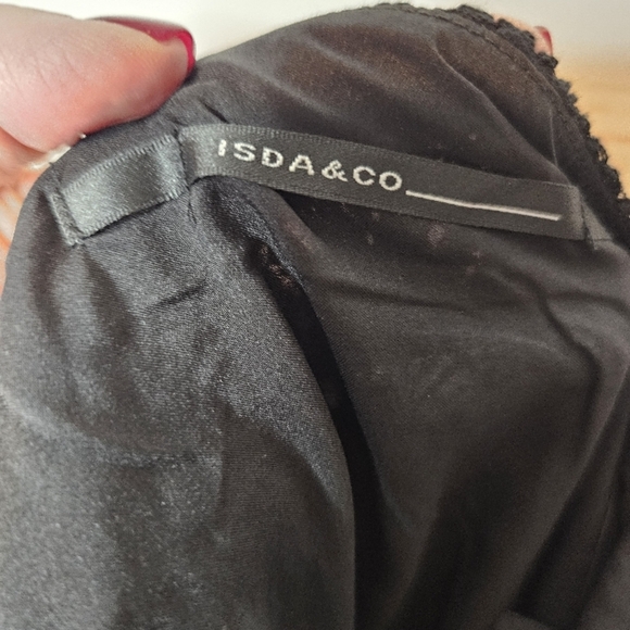 Isda & Co Scalloped Hem Black Lace Pencil Skirt - Picture 5 of 13